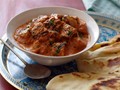 Chicken in creamy tomato curry: chicken tikka masala