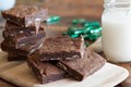 Mint chocolate chip cookie bars
