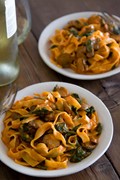 Red pepper pasta with mushrooms and spinach